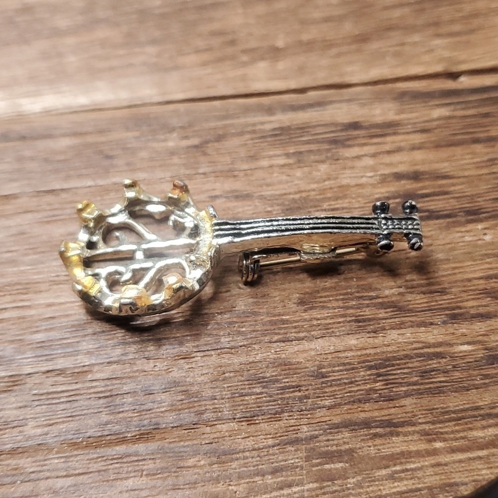 B803 antique banjo brooch